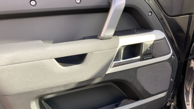 Land Rover Defender 3.0 D250 X-Dynamic SE 90 3dr Auto Diesel Estate